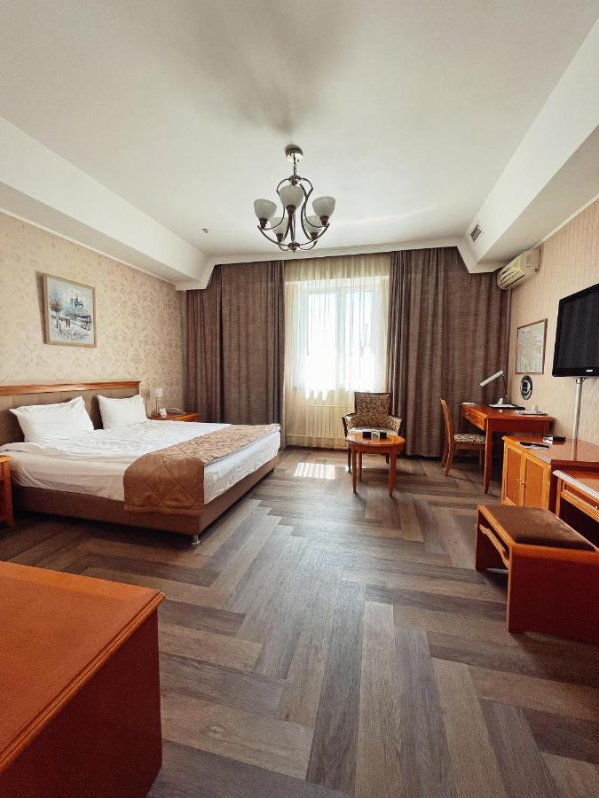 Golden Dragon Hotel Bișkek Exterior foto