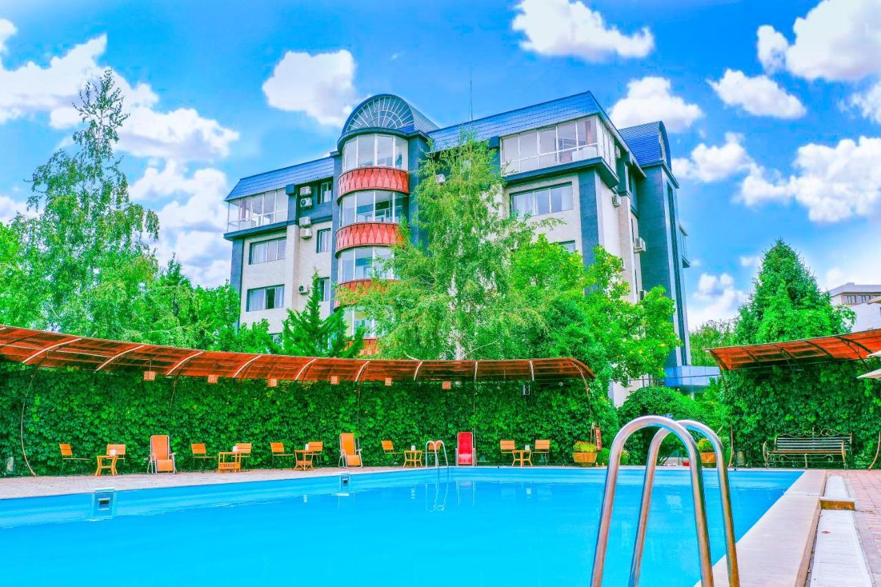 Golden Dragon Hotel Bișkek Exterior foto